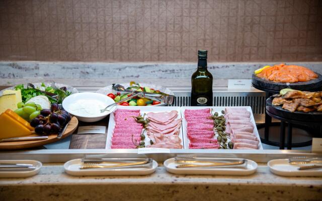 Crowne Plaza London Heathrow T4 by IHG