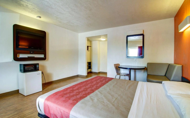 Motel 6 Richfield, OH