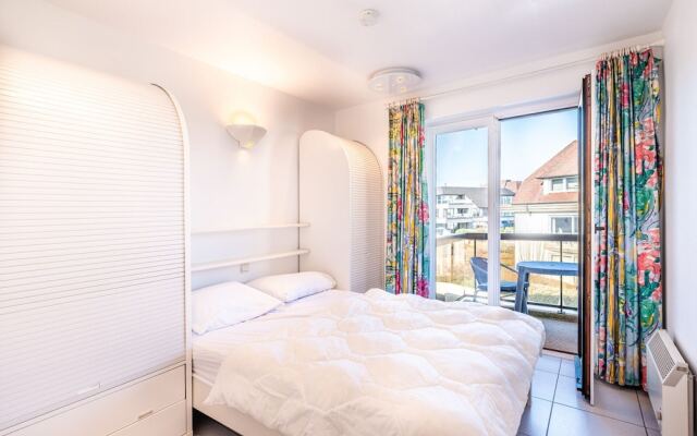 Apartment in Oostduinkerke With Garage