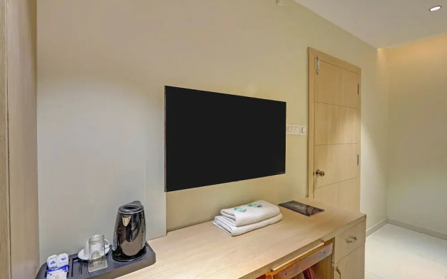 Fabhotel Blue Moon