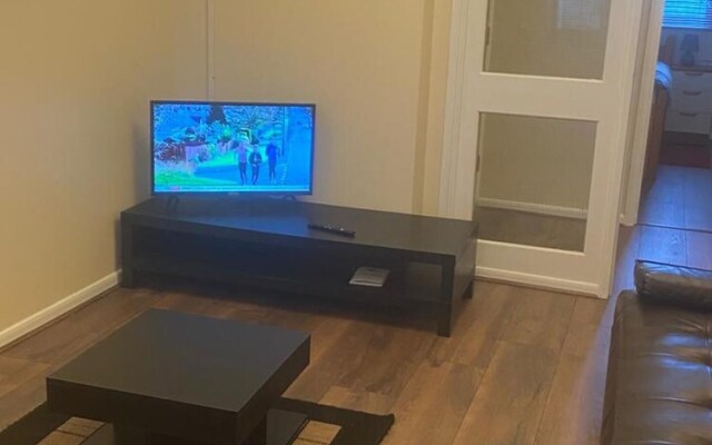 Cozy Two Bedroom Apartment Located in Gravesend