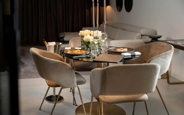 We Me Suite Hotel