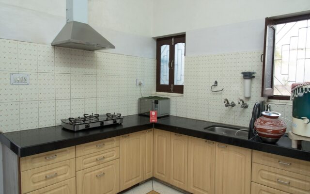 OYO 13273 Home Luxury Stay Airport Road