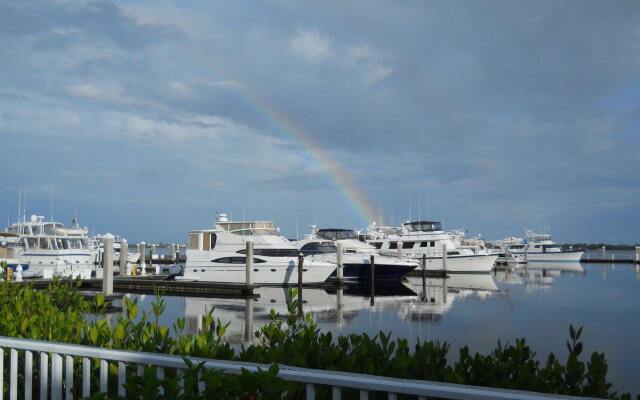 Legacy Harbour Hotel & Suites