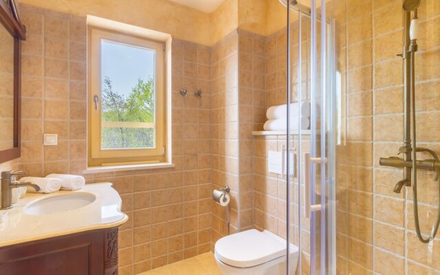 Luxury Villas Kras Ladies