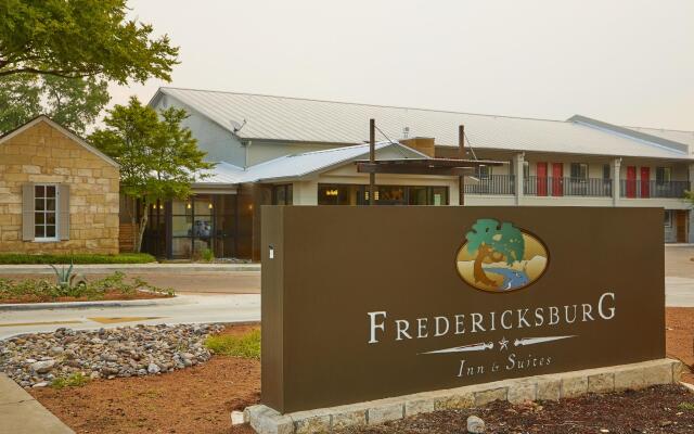 Fredericksburg Inn & Suites