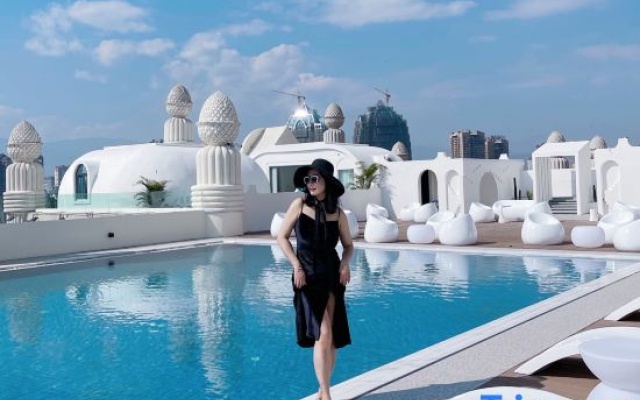 Cloud Man Road Santorini Riverview Resort (Gaozhuang Xishuangjing Xingguang Night Market) – People – Xishuangbanna