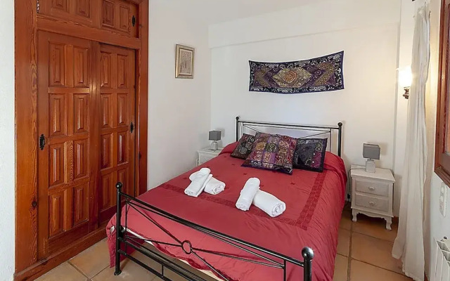 Casabra in Ador With 5 Bedrooms and 3 Bathrooms