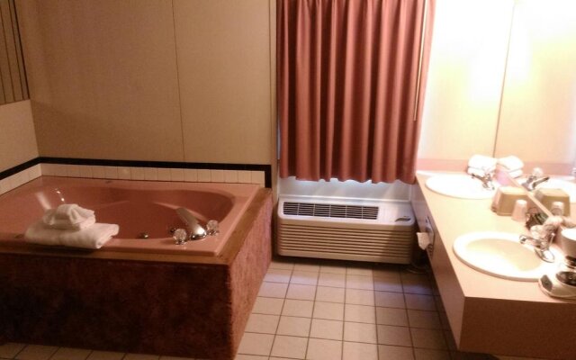 Candlewick Inn And Suites