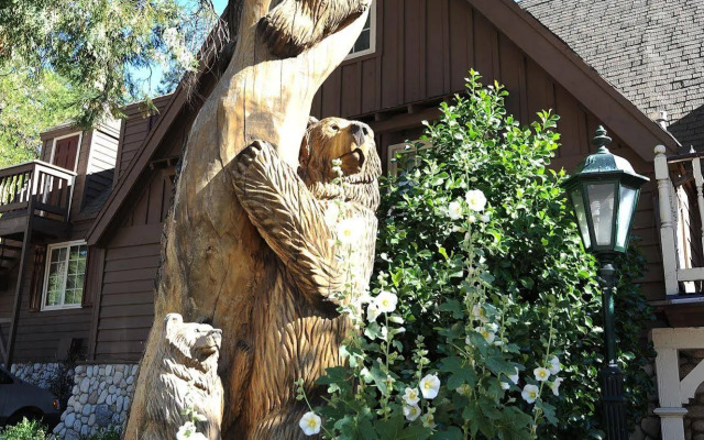 Saddleback Inn