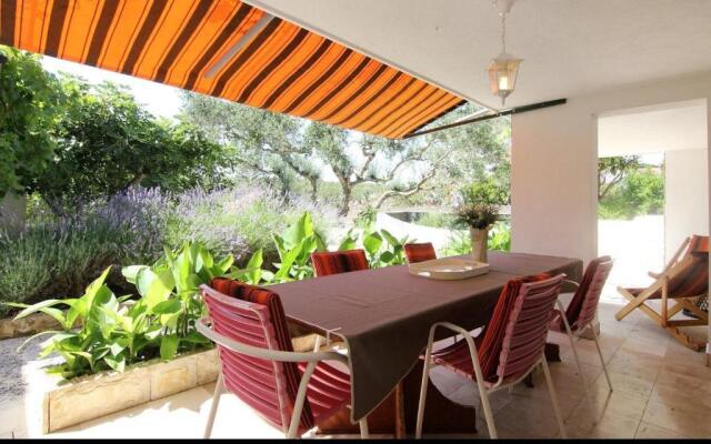 Studio Apartment Nik-50m from beach