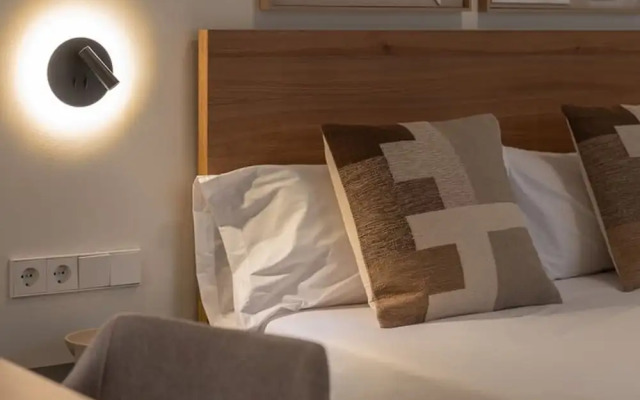 Sant Pau Patio 2BR Near Avinguda Gaud With Patio