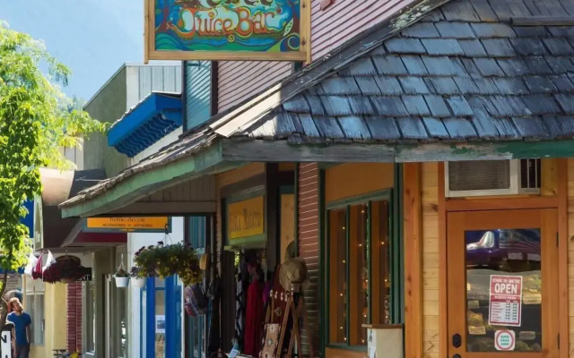 The Lodge at Arrow Lakes