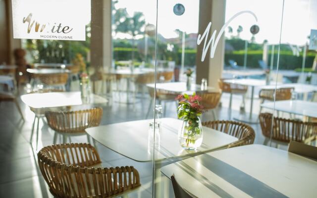 Gold Coast Luxurious and Stylish Condo