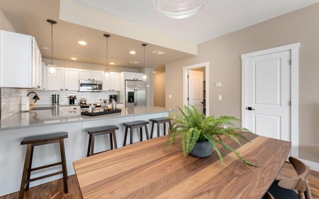 Amazing Urban Townhome Near Breweries & River!