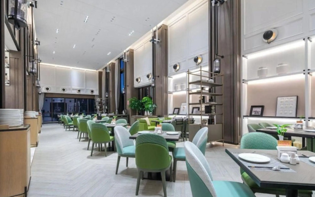 Sanya Golden Phoenix Sea View Hotel