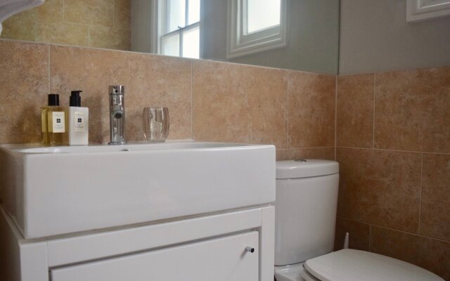 Beautiful 3 Bedroom House In Clapham