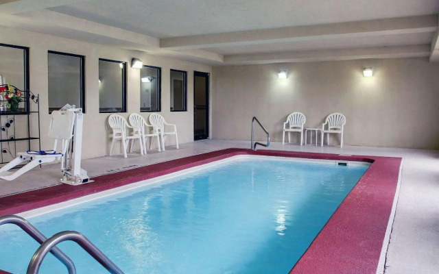 Columbia Inn & Suites