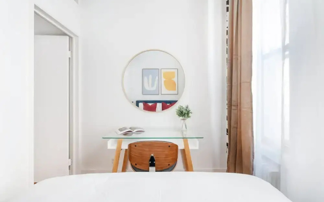 444-1a Beautiful 1BR Midtown West