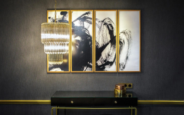 Snob Hotel
