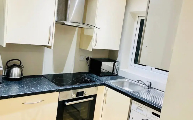 Small 3 Bed Flat Near Heathrow