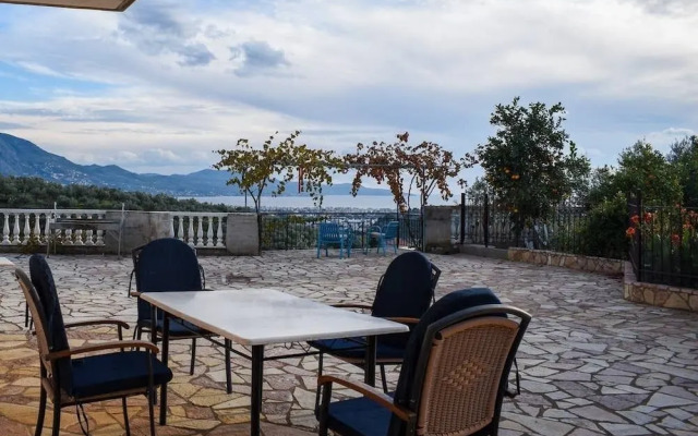 Spacious Villa With Amazing Sea & Mountain View