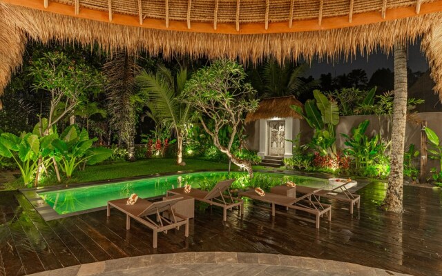 Brand new Luxury 3BR villa Ethnic Ubud 1