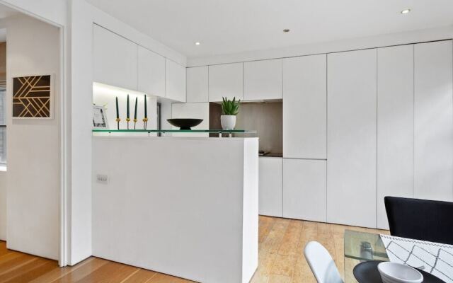 Beautiful 2bdr/2bath Apt in Mayfair, 3mins to Tube