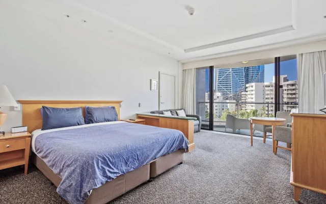 Surfers Paradise Studio with Ocean Views