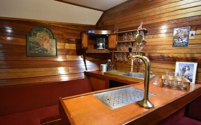 Lovely Boat in Rotterdam With Private Terrace