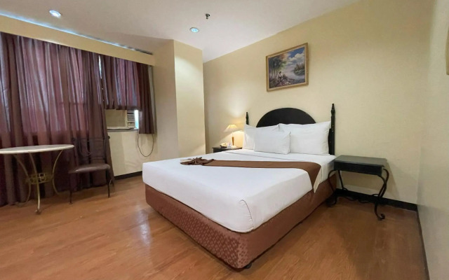 The Golden Peak Hotel & Suites powered by Cocotel