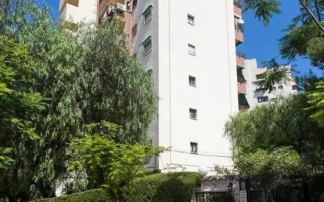 New San Juan beach apartment with AC