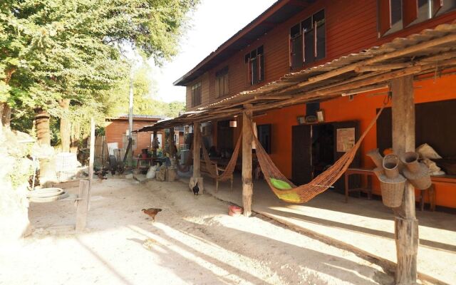 Ram Yai Homestay - Hostel