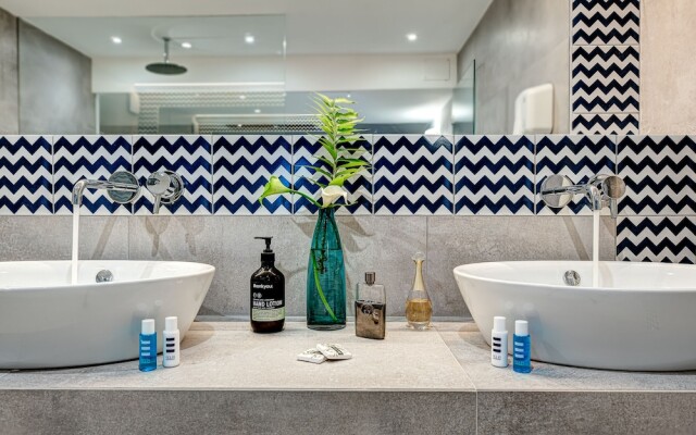 Blue-wave Experience Resort