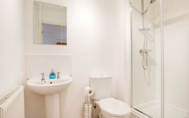 Simplistic Holiday Home in Cheltenham With Garden