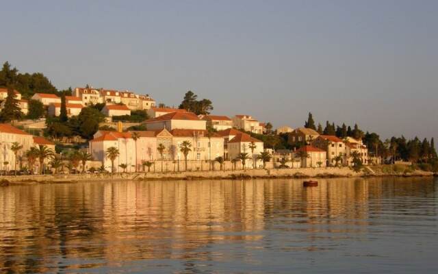 Tereza - in Center - A1