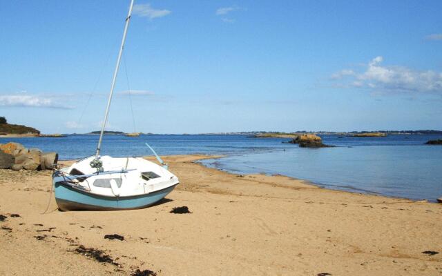 Holiday Home in Beautiful Breton Estate, Lanmodez