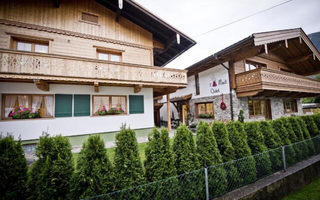 Chalet & Apartments Tiroler Bua