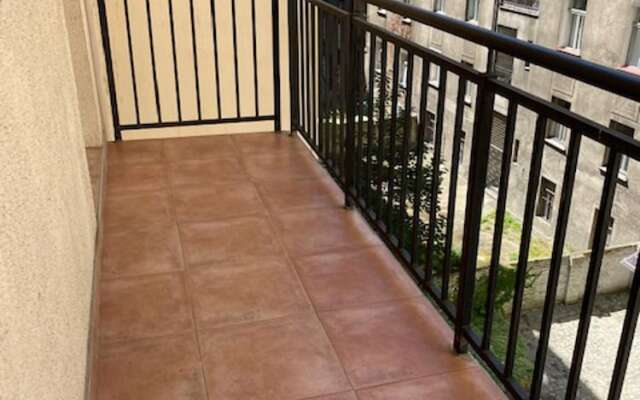 Large 3 Bedroom Family Apartment With Balcony