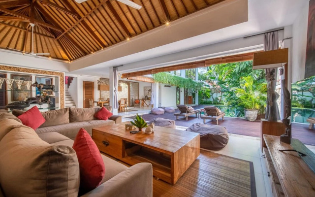 Fabulous Private Villa, 3 BR, Canggu With Staff