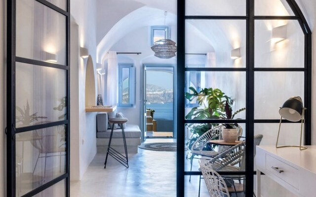 3 Caves by Caldera Houses