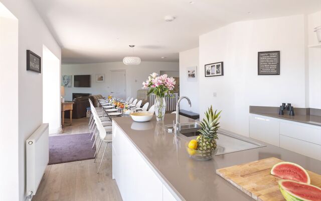 Oversteps House