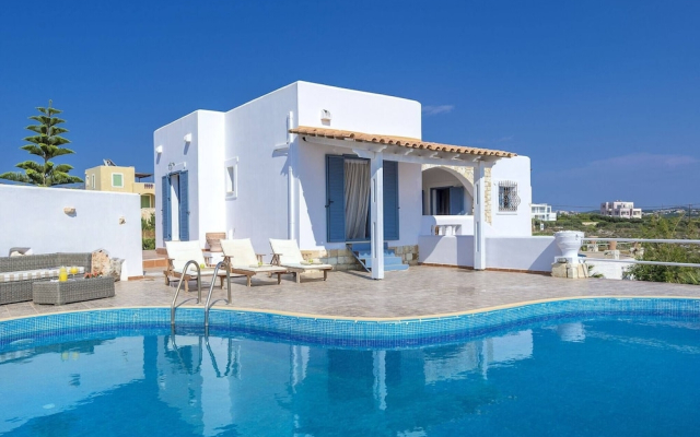 Cozy Villa Irida at Tersanas Chania with Private Pool near Beach & Restaurants