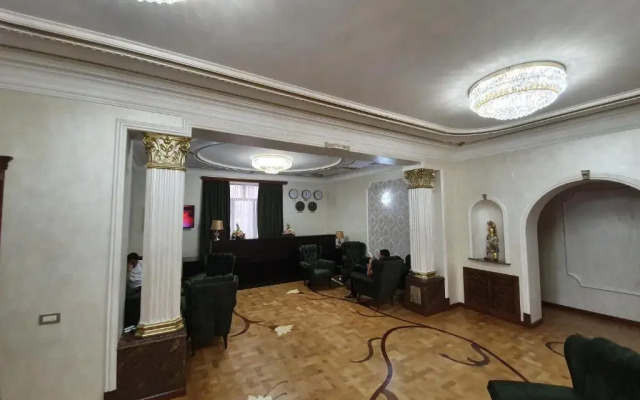 Royal Palace Hotel
