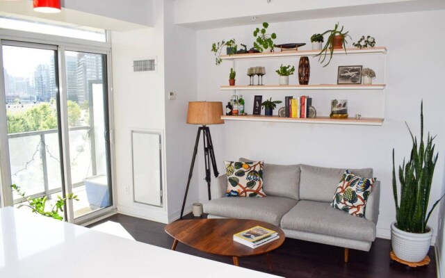 Modern Queen West 2 Bedroom and 2 Bathroom