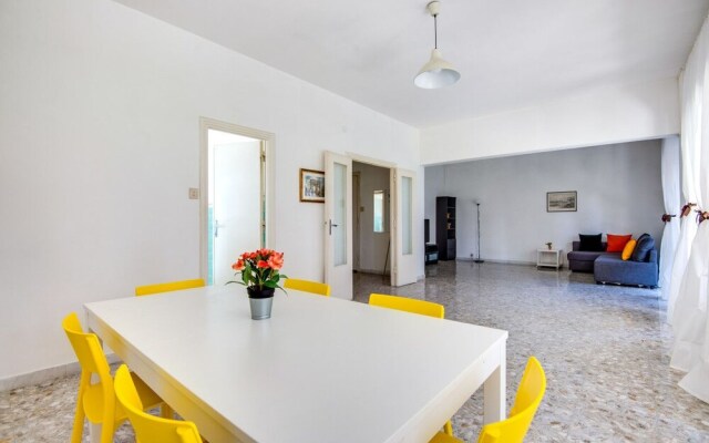 Very Spacious 3 Beds Flat in a Great Area