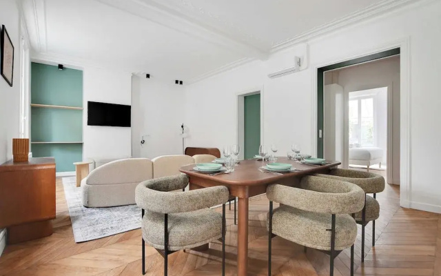 Elegant in Neuilly-sur-seine: A Charming Retreat