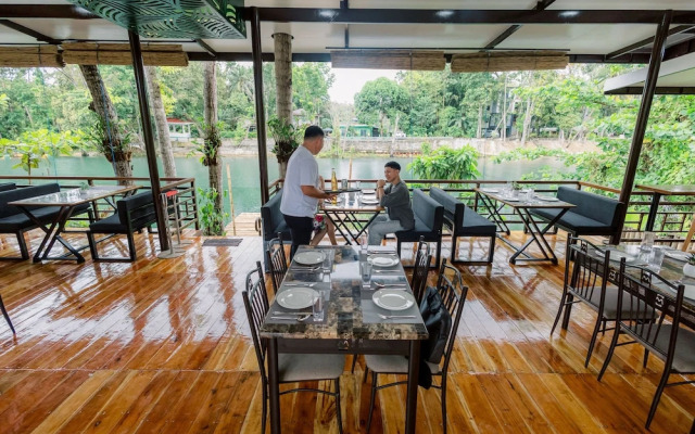 LOBOC RIVERSIDE INN and RESTAURANT