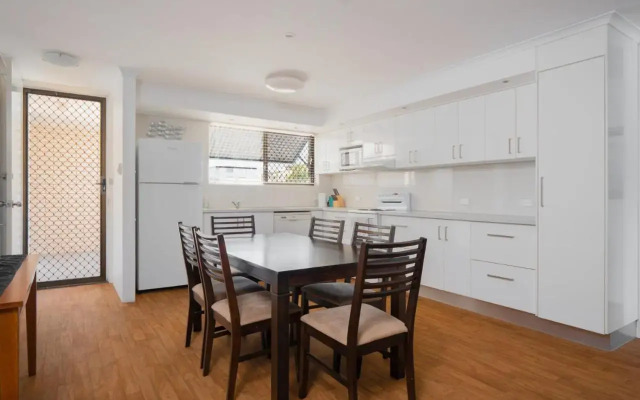 Levuka Unit 12, 14 Moreton Pde