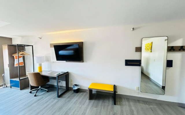 Comfort Suites Terre Haute University Area